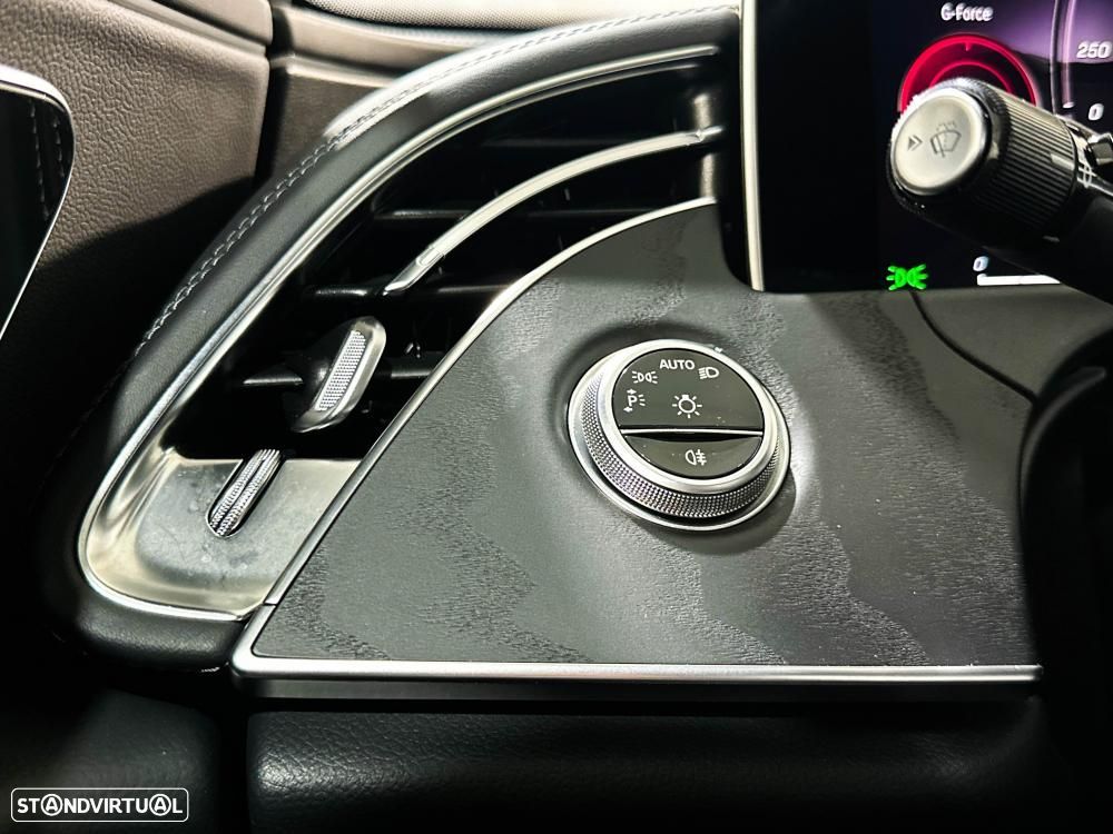 Mercedes-Benz E 300 de 4Matic 9G-TRONIC AMG Line - 51