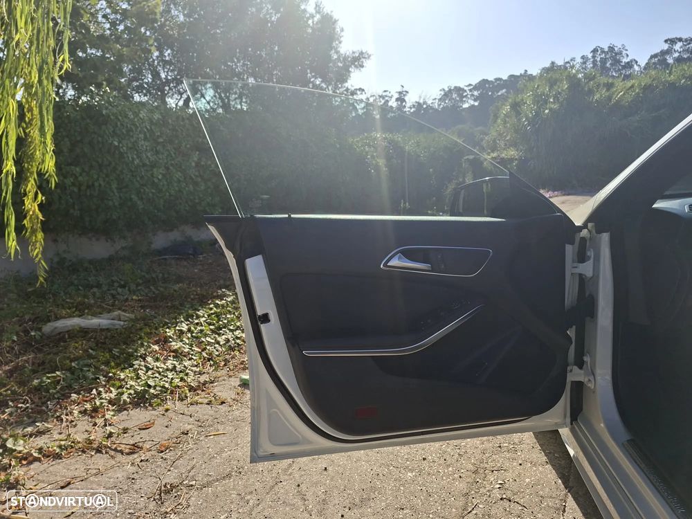 Mercedes-Benz CLA 220 d Shooting Brake AMG Line Aut. - 31
