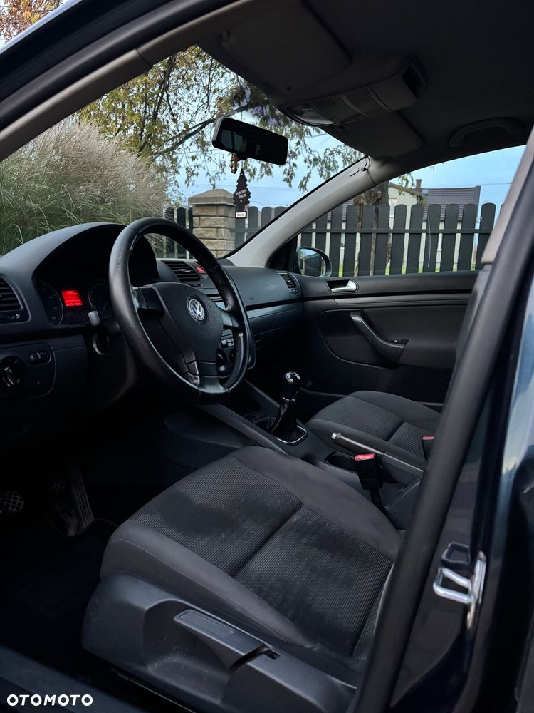 Volkswagen Golf 1.6 FSI Trendline - 6