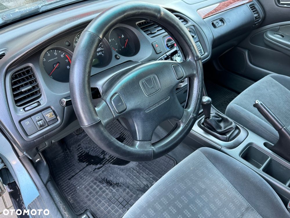 Honda Accord 1.8i LS - 12