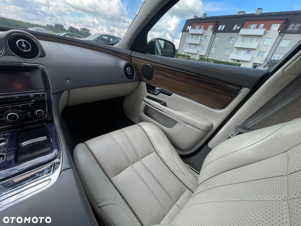 Jaguar XJ 3.0 D V6 Portfolio - 12