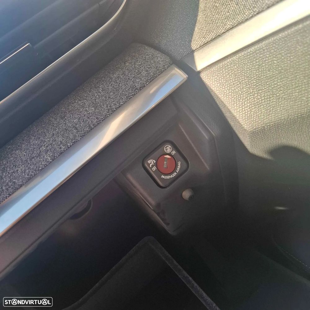 Peugeot 3008 1.5 BlueHDi Allure Pack — fotografia 33