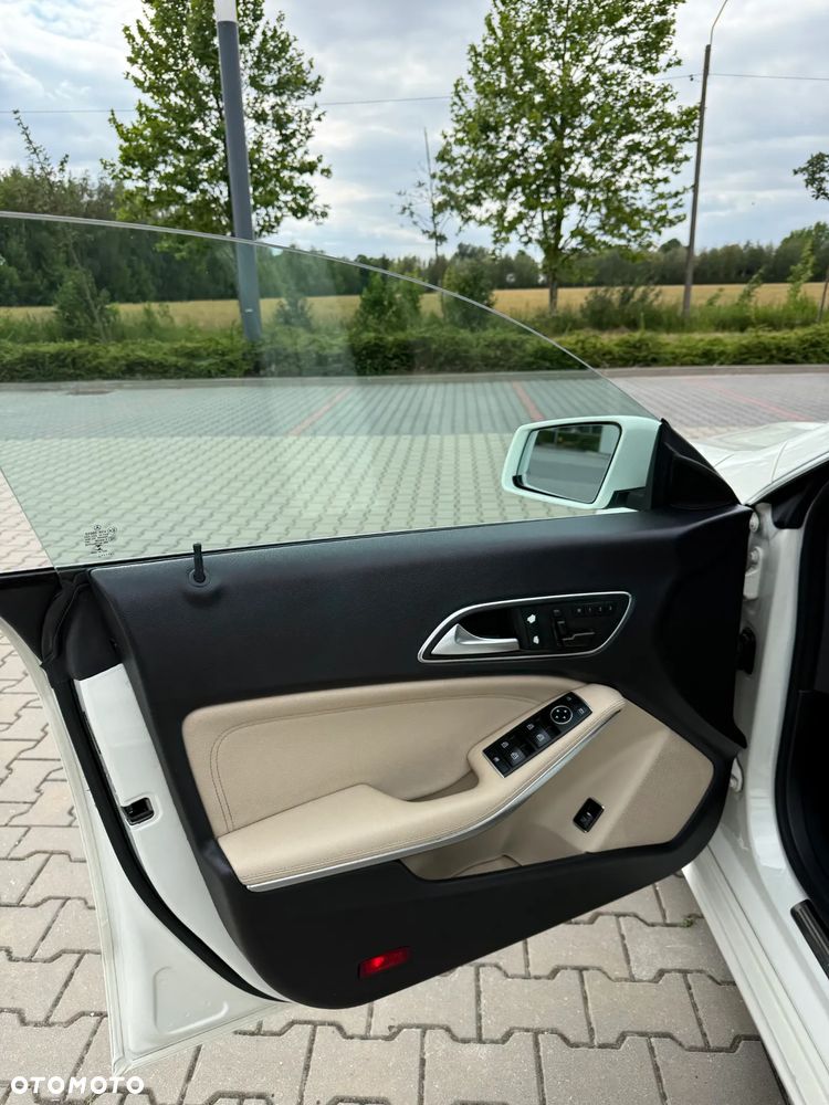 Mercedes-Benz CLA 250 7G-DCT - 15