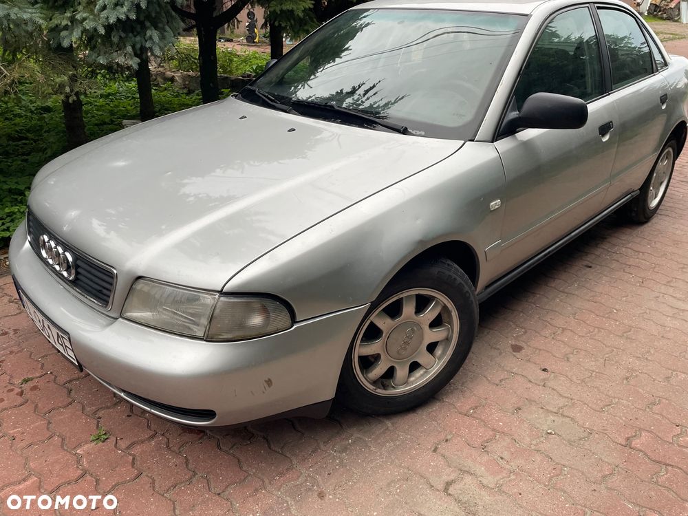Audi A4 Limousine - 1