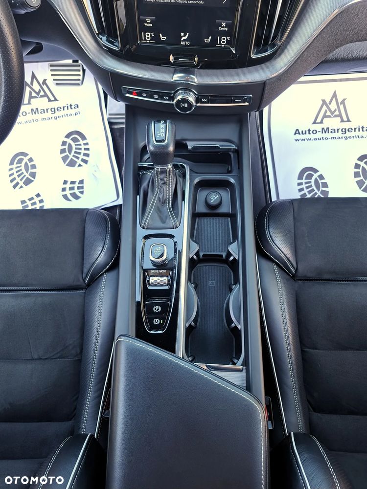 Volvo XC 60 D4 AWD Geartronic RDesign - 25
