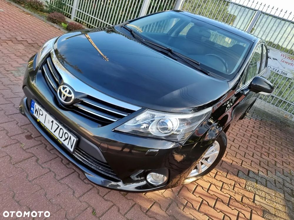 Toyota Avensis 2.0 Premium - 17