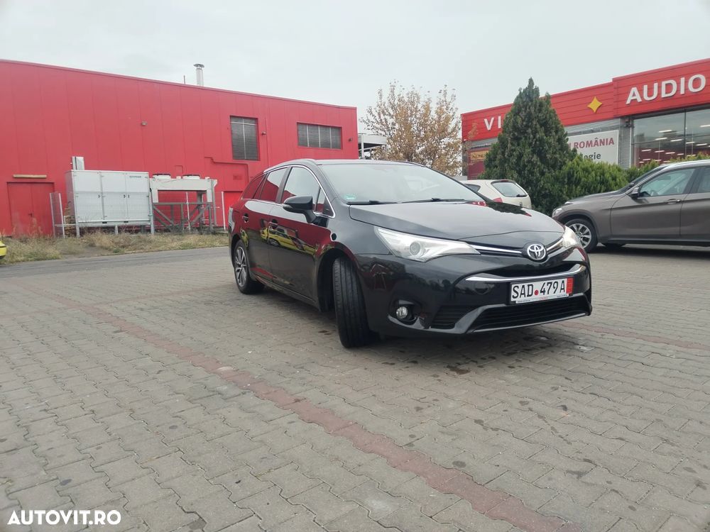 Toyota Avensis Combi 1.8 Comfort - 2