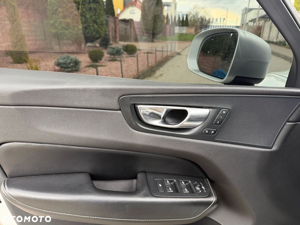 Volvo XC 60 T5 AWD Geartronic RDesign - 24