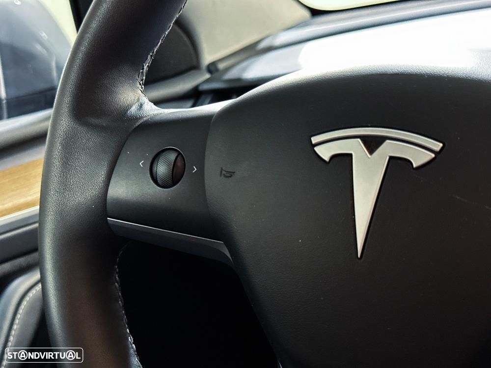 Tesla Model Y Long Range Dual Motor AWD - 41