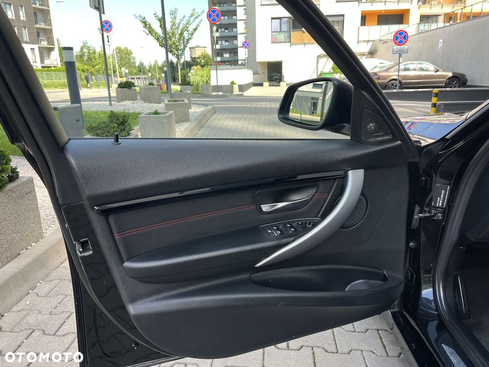 BMW Seria 3 320d Sport Line Shadow - 16
