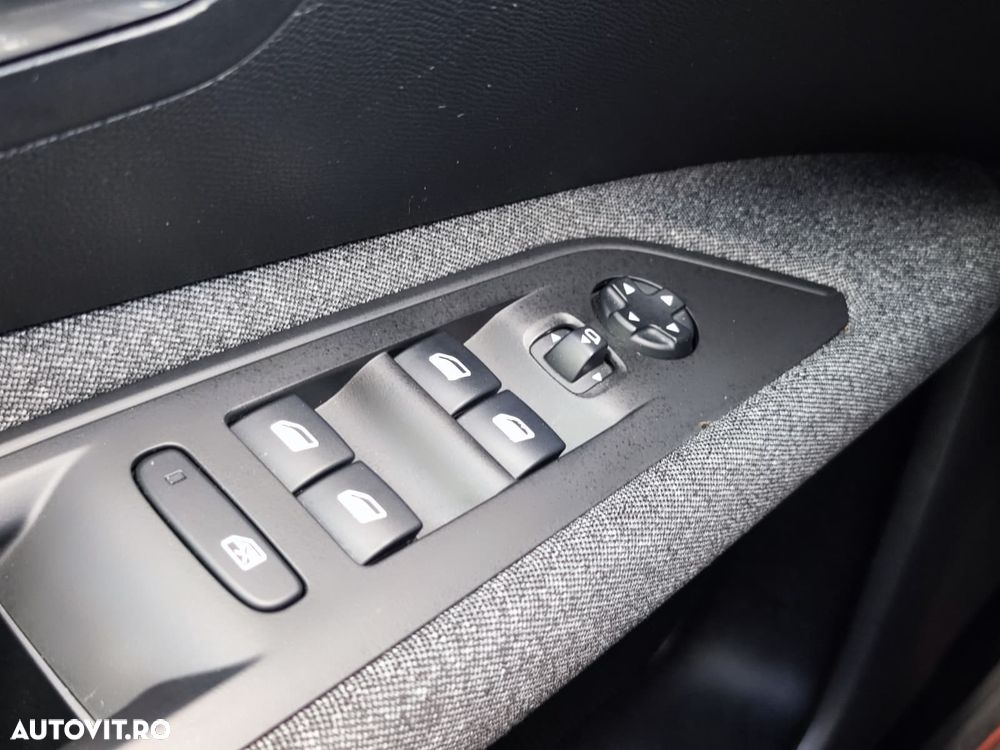 Peugeot 3008 1.2 PureTech 130 EAT8 Active Pack - 24