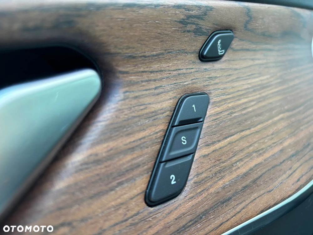 Jeep Grand Cherokee - 31