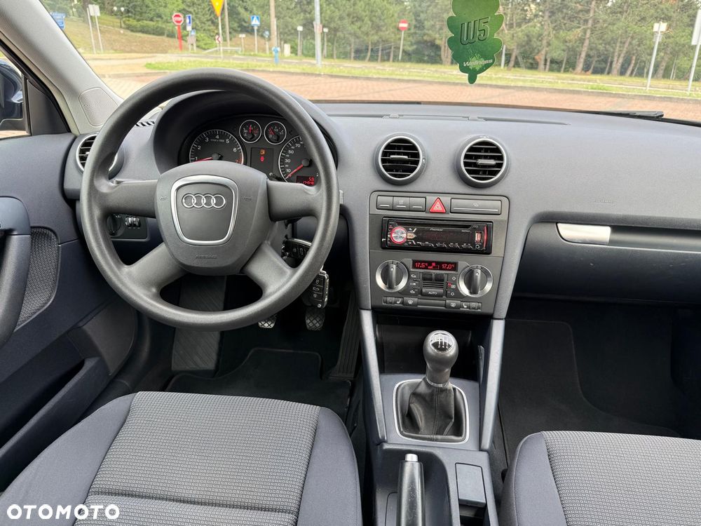 Audi A3 Sportback 1.6 FSI Ambiente - 19