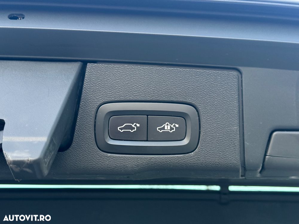 Volvo XC 60 T8 Twin Engine AWD R-Design - 37