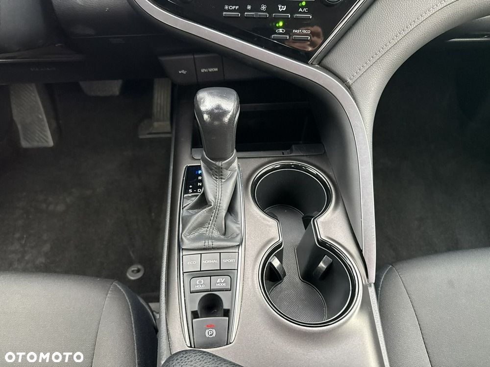 Toyota Camry 2.5 Hybrid Comfort CVT - 23