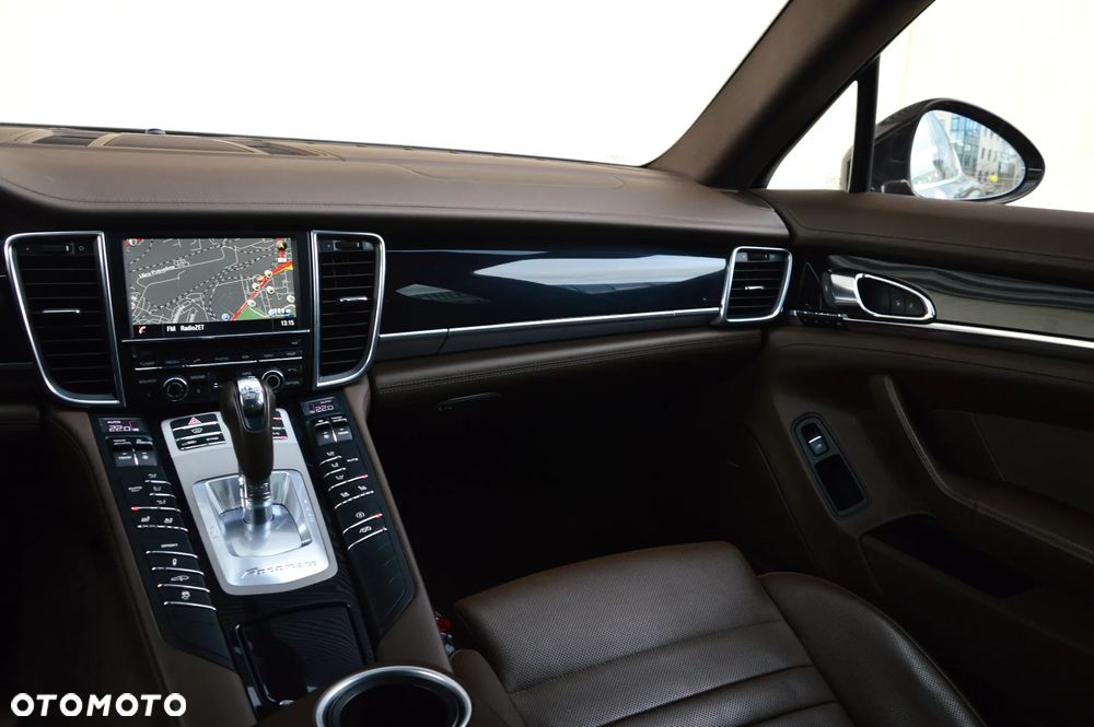 Porsche Panamera 4S - 28