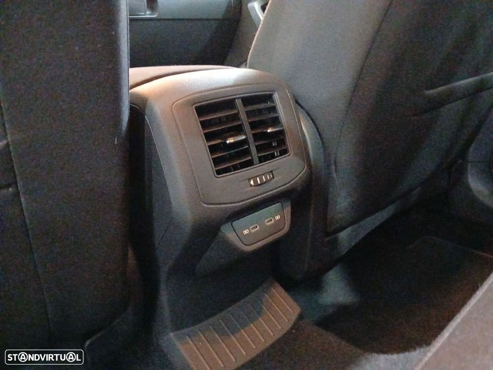 VW T-Roc 1.5 TSI Urban DSG - 33