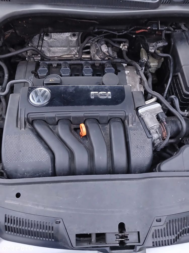 Volkswagen Golf 2.0 FSI Comfortline - 23