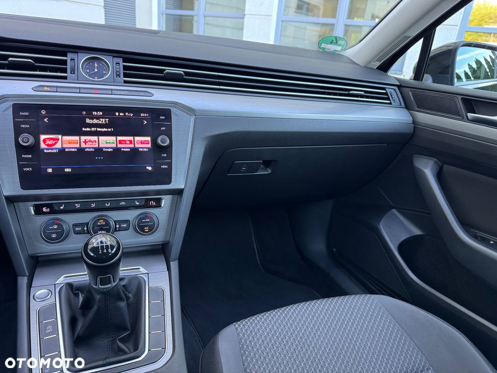 Volkswagen Passat - 25