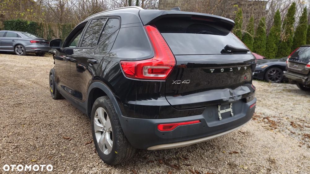 Volvo XC 40 T5 AWD Momentum - 2