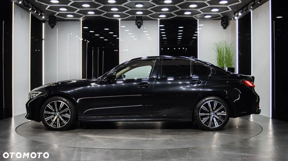 BMW Seria 3 320d M Sport - 4
