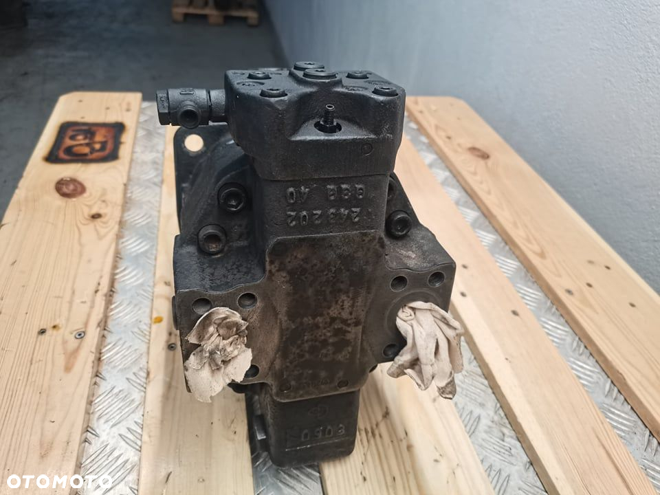 Merlo P 32.12 {Hydromotor Rexroth A6VM107DA1} - 7