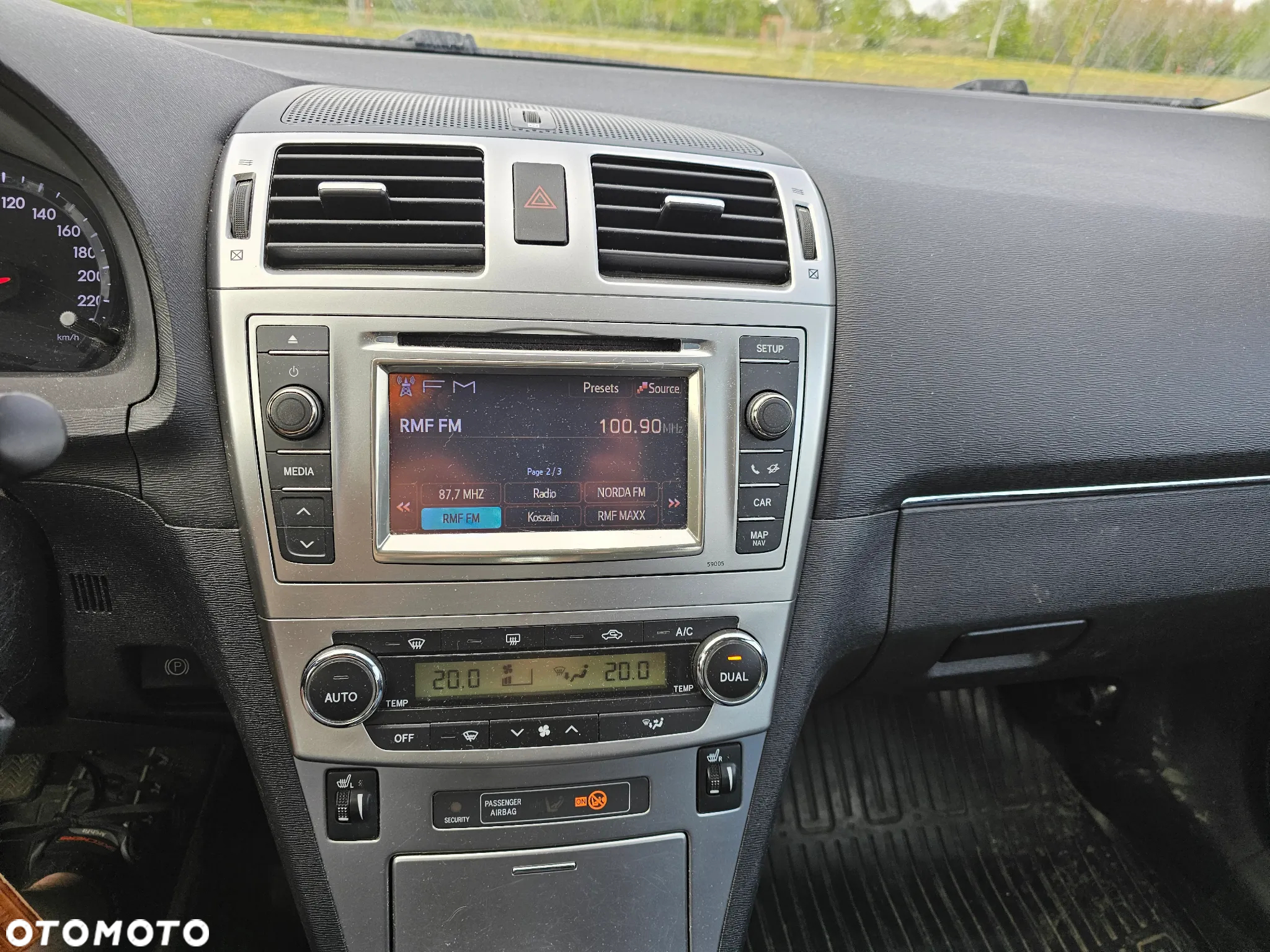 Toyota Avensis Combi 2.0 Executive - 19