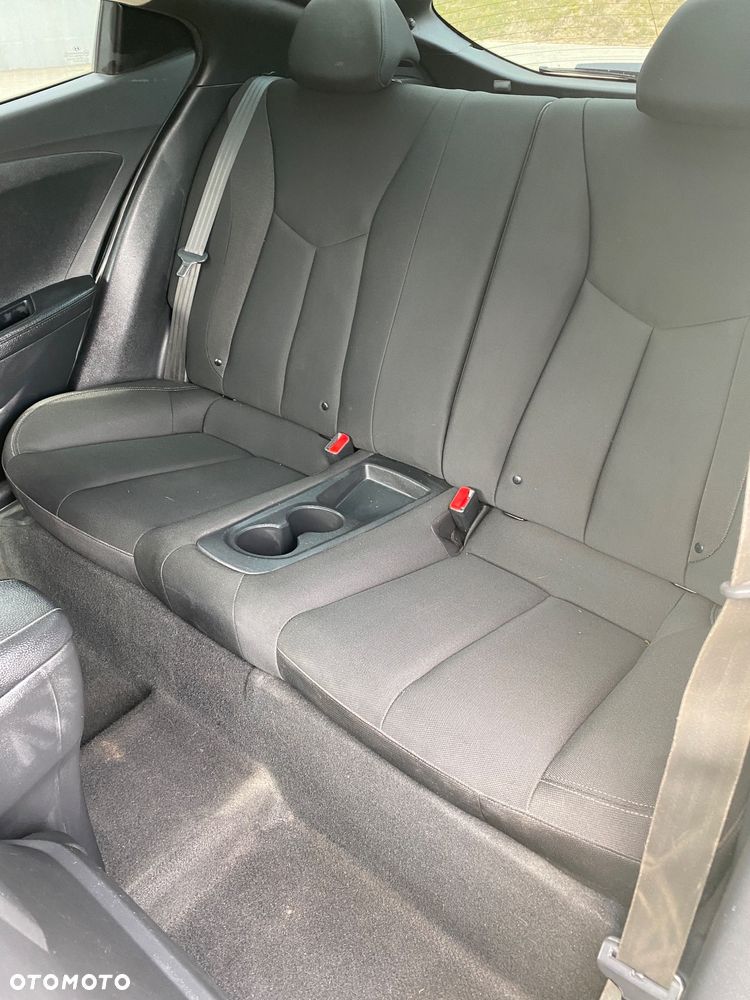 Hyundai Veloster 1.6 GDI Style - 26