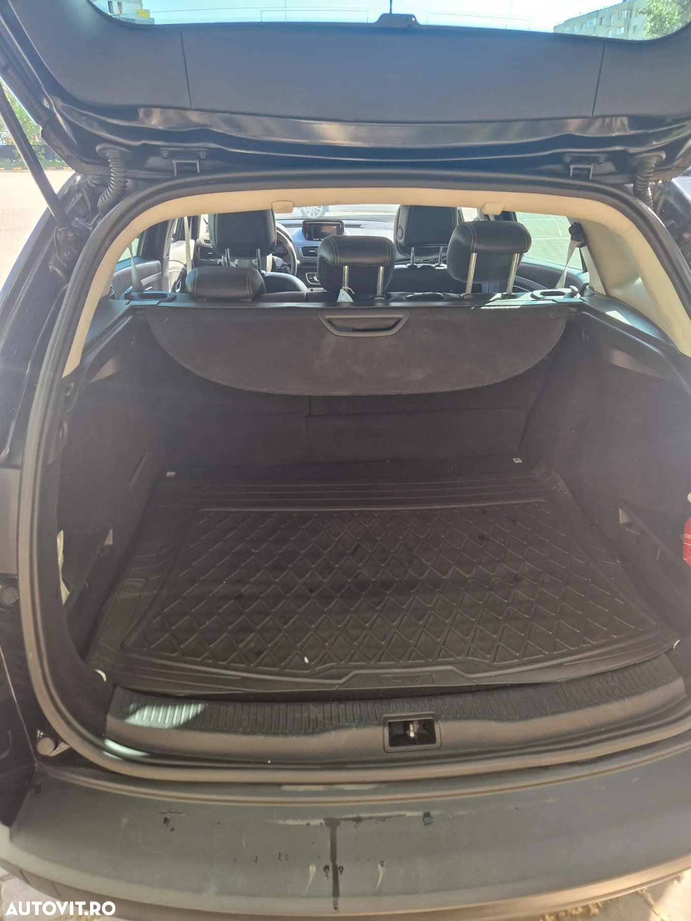Renault Megane BLUE dCi 115 BOSE EDITION - 4