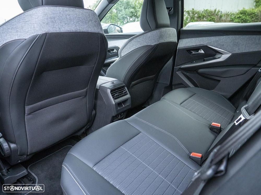 Peugeot E-3008 73 kWh Allure - 24