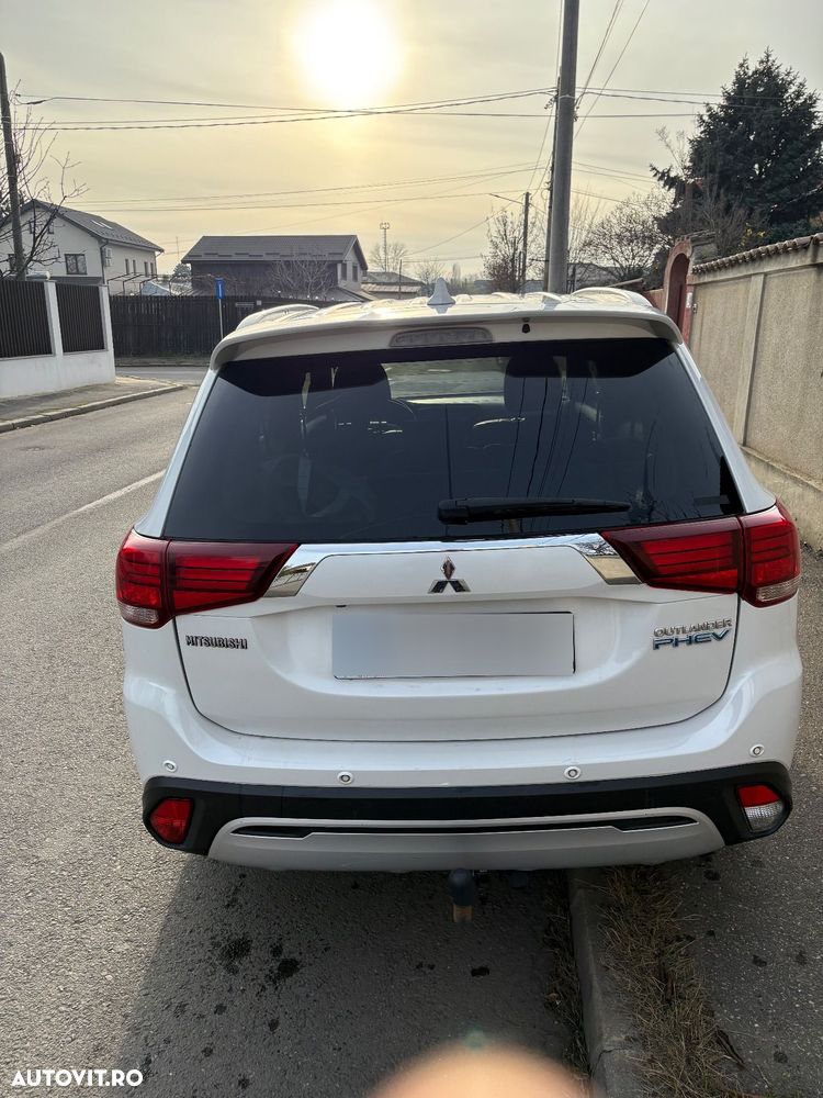 Mitsubishi Outlander PHEV 2.4 L 4X4 Instyle - 5