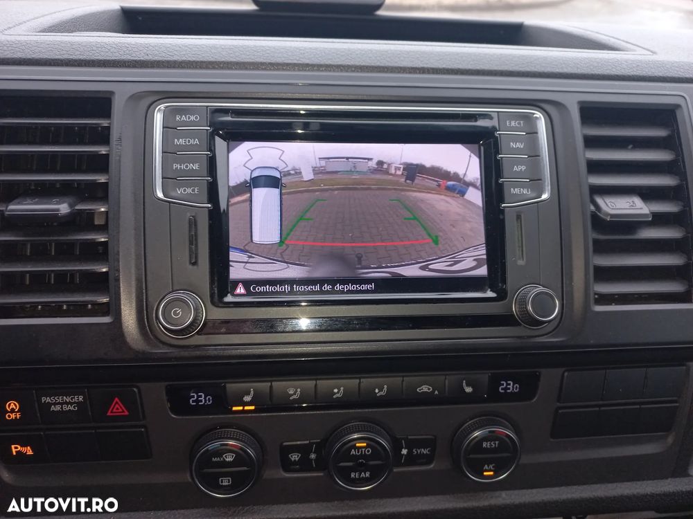 Volkswagen Caravelle - 8