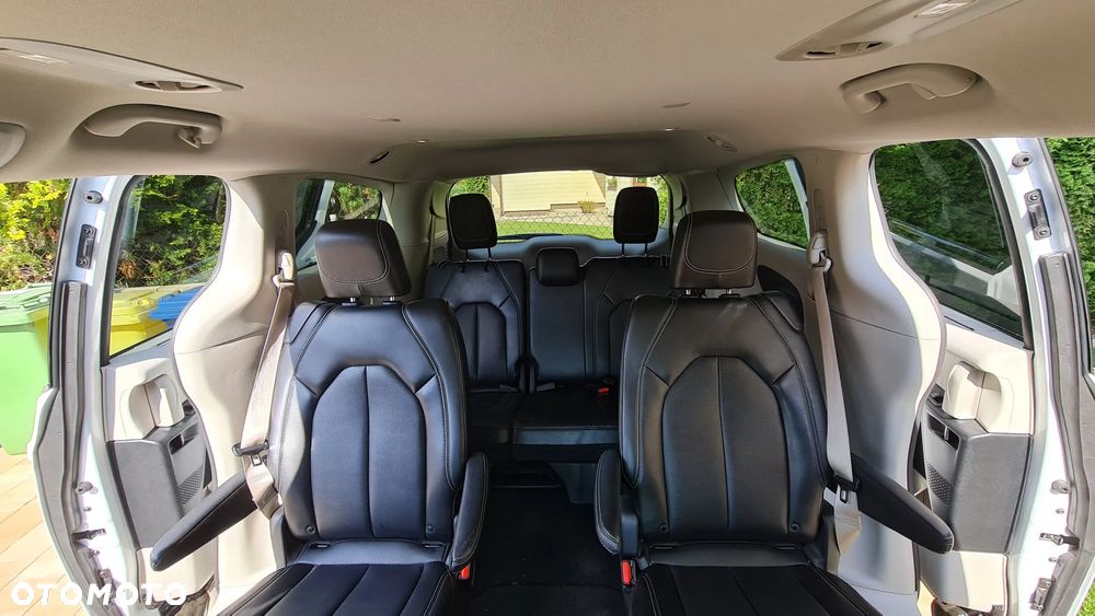 Chrysler Pacifica - 15