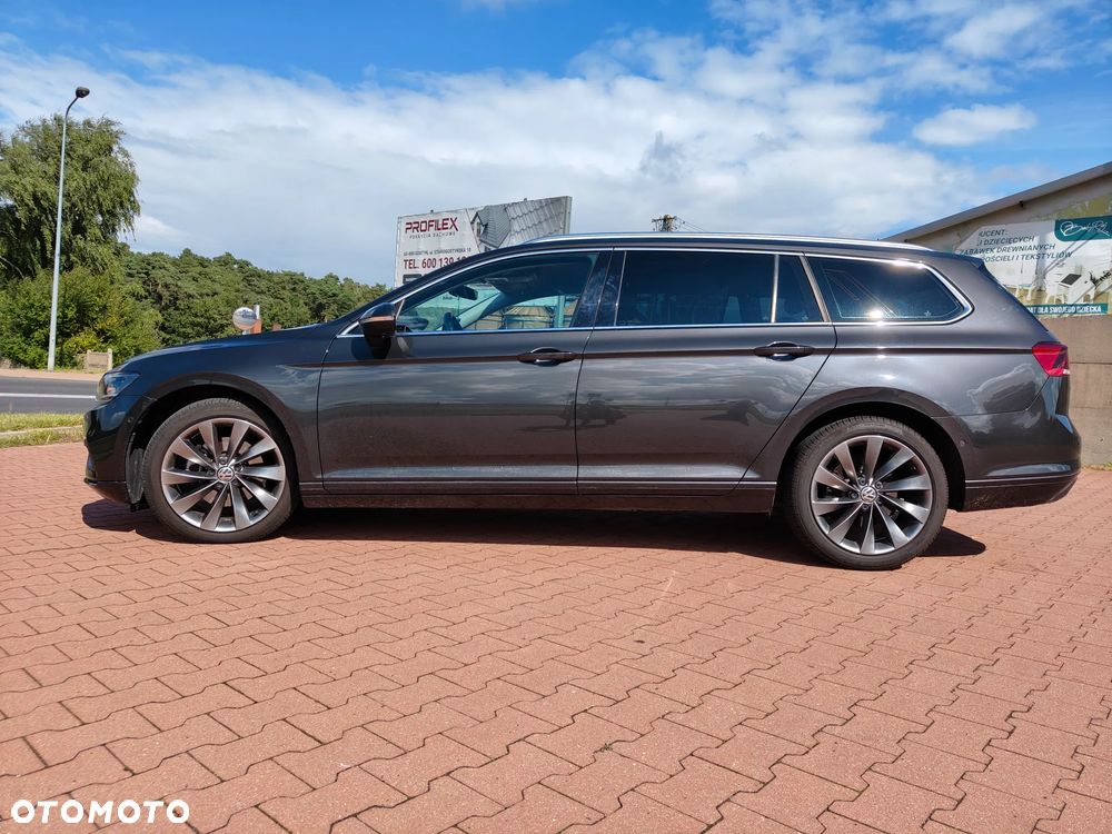 Volkswagen Passat - 1