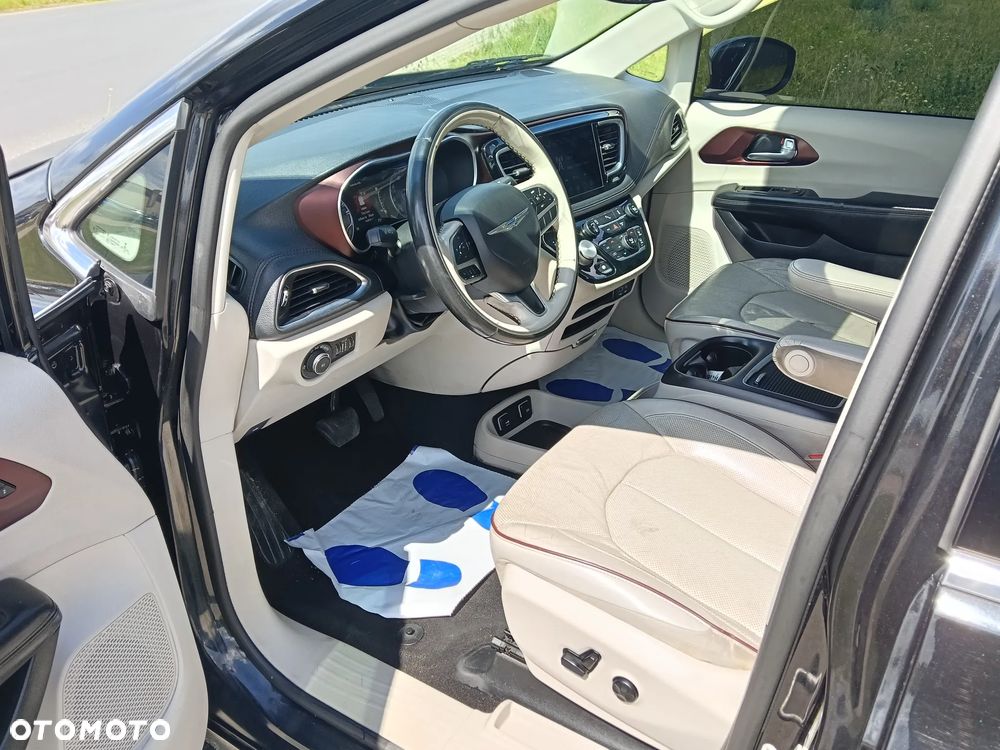 Chrysler Pacifica - 19