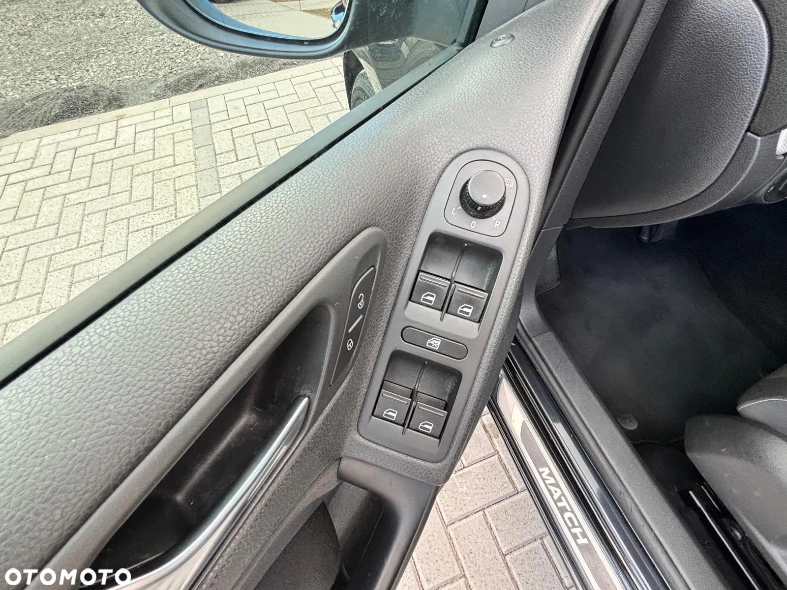Volkswagen Golf VI 1.6 TDI BlueMot Comfortline - 4