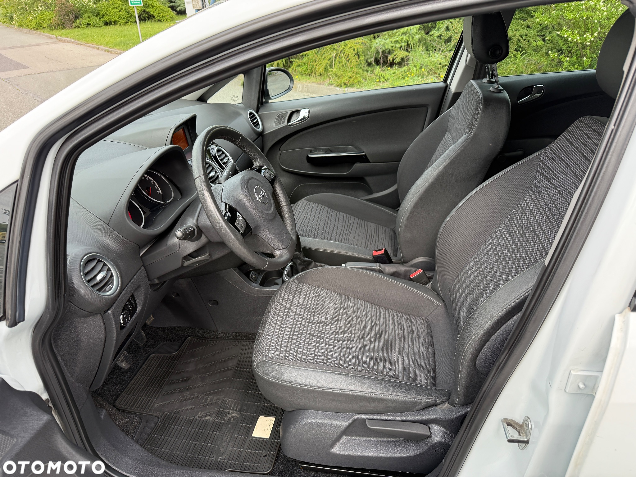 Opel Corsa 1.4 16V Active - 13