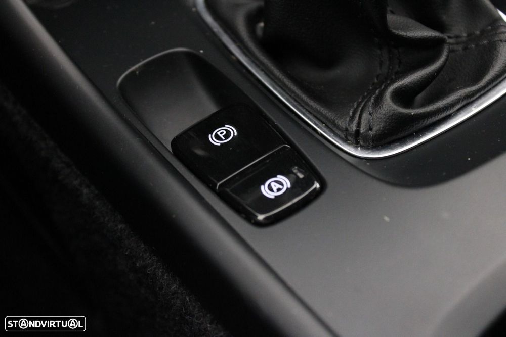 Volvo XC 40 1.5 T2 Momentum Core — fotografia 22