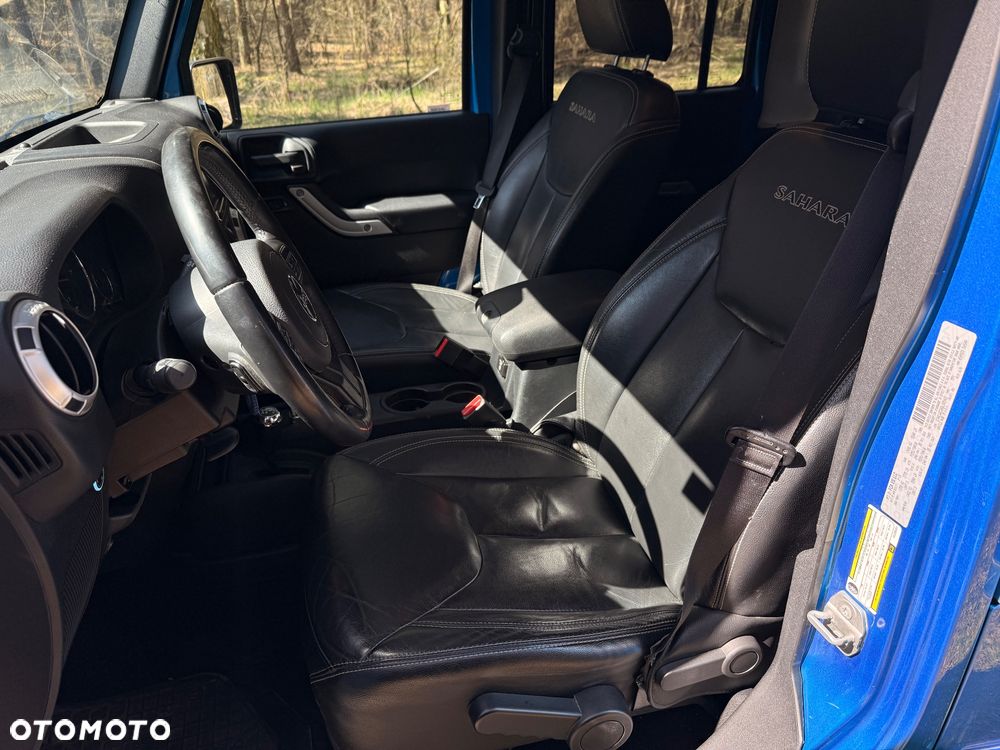 Jeep Wrangler 3.6 Unlim Sahara - 25