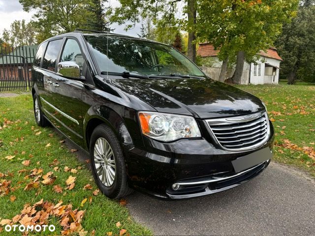 Chrysler Town & Country - 6