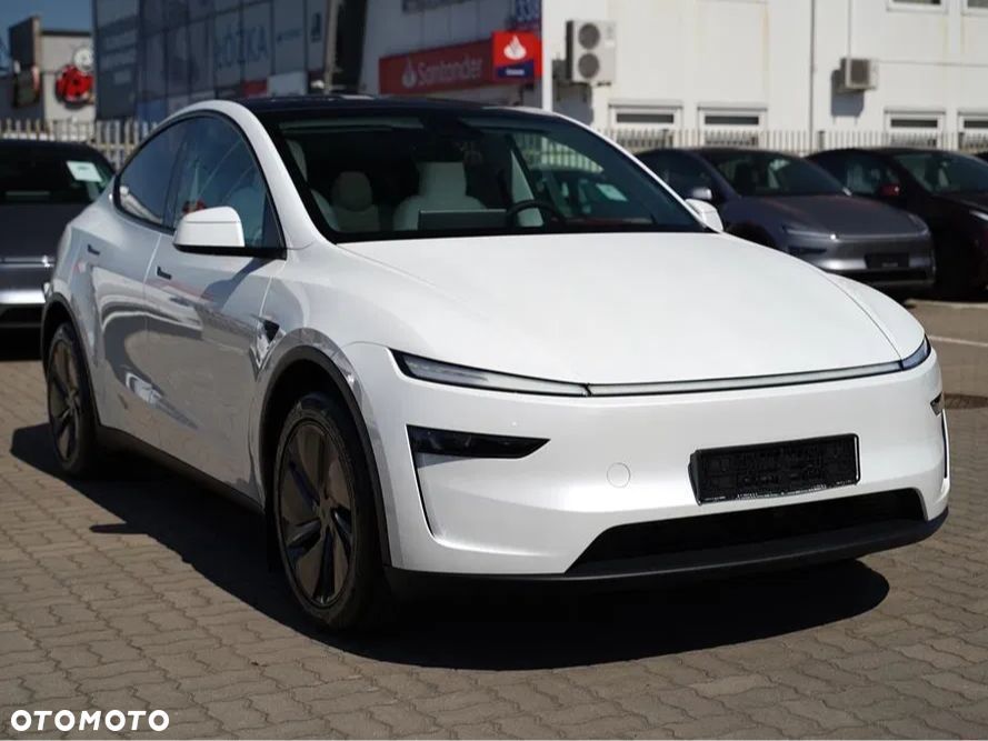 Tesla Y 83.1kWh Long Range RWD - 3