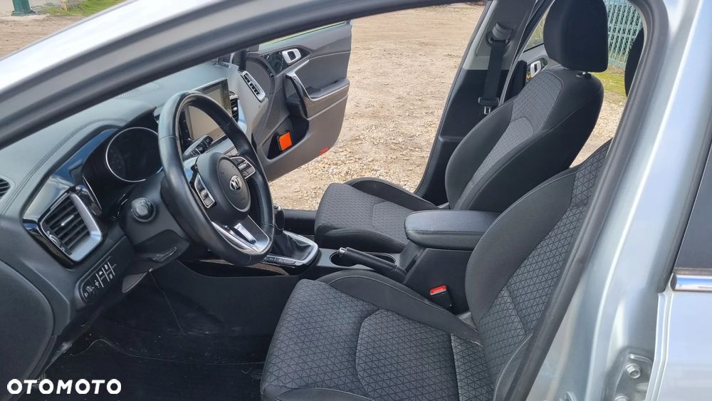 Kia Ceed 1.6 CRDi (48V Mild-Hybrid) Spirit - 28