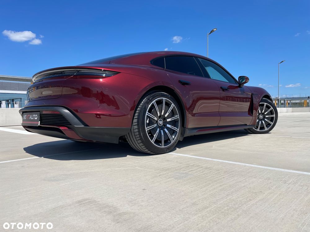 Porsche Taycan Turbo - 10
