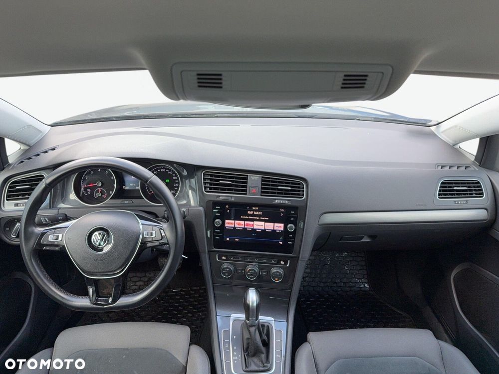 Volkswagen Golf - 10