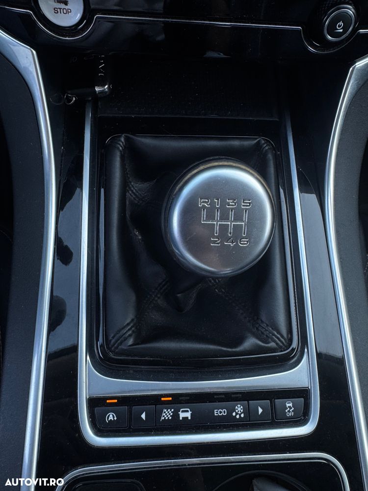 Jaguar XE 2.0 Portfolio - 6