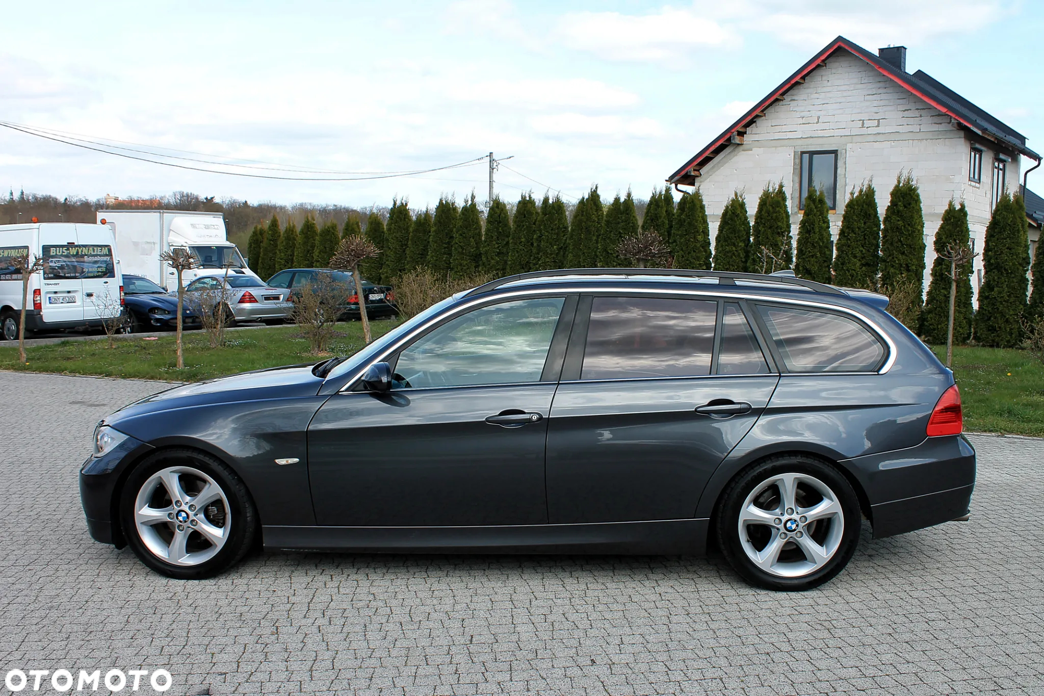 BMW Seria 3 325i Touring - 26