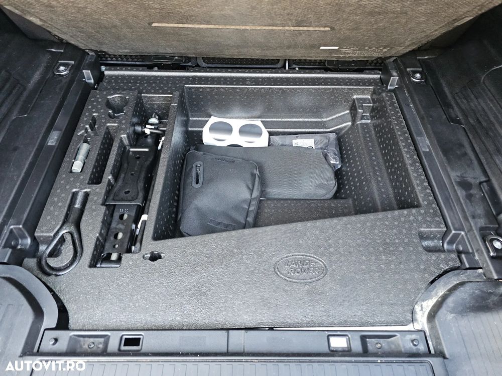 Land Rover Defender - 29