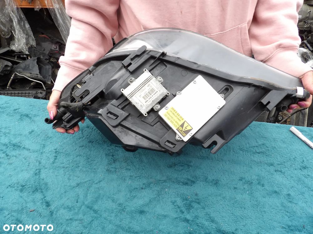 BMW - E60 - PRAWA LAMPA PRZEDNIA - XENON - NIE SKRĘTNA - EUROPA - 5