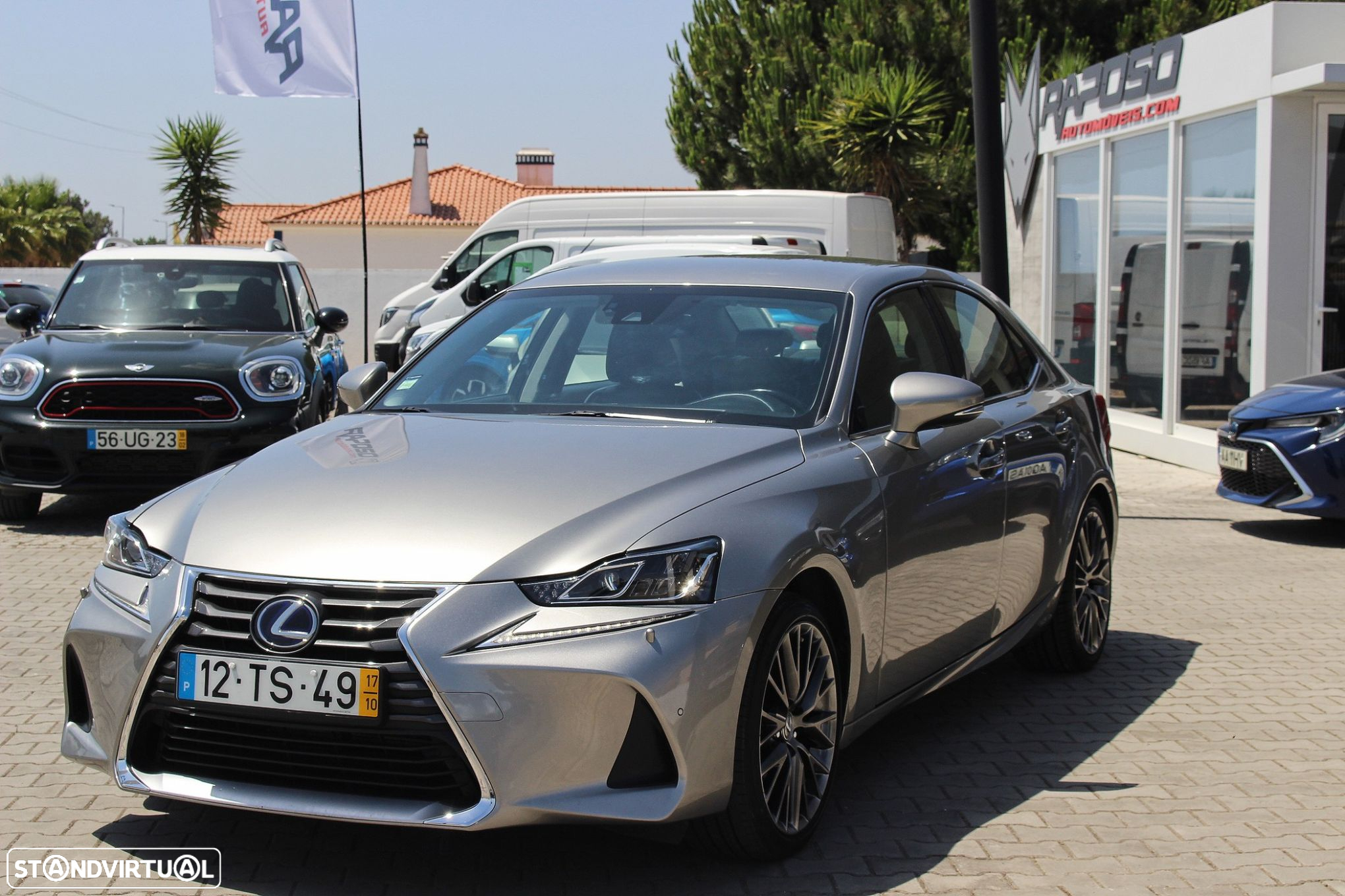Lexus IS 300H Luxury - 11