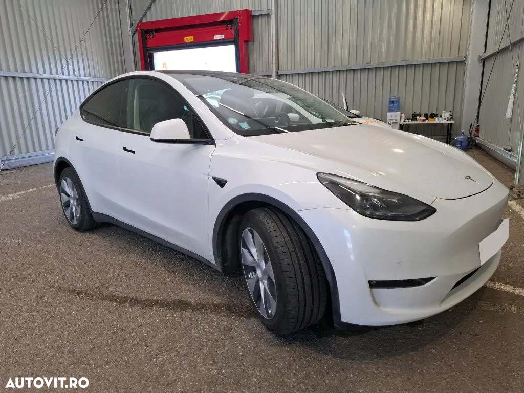 Tesla Model Y Long Range Dual Motor AWD - 3